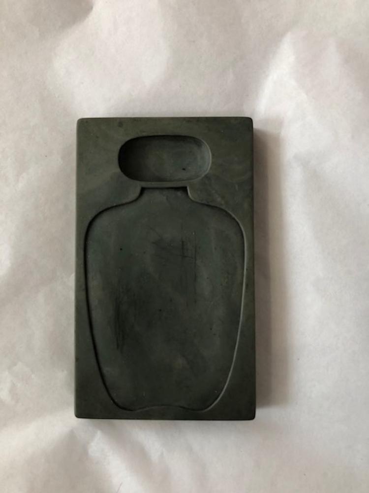 图片[22]-box; art/writing equipment; brush-washer; ink-stone; scroll; writing-brush; magnifying-glass; snuff-bottle; figure; sculpture; ornament(?); papercut; bottle; eye-glass; case; ladle; seal; chess-piece; chess-set; weiqi-piece; container; pouch; plaque; artefact BM-1891-0617.13-China Archive